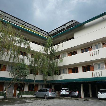 Reddoorz Plus @ Ciumbuleuit Area Bandung Buitenkant foto
