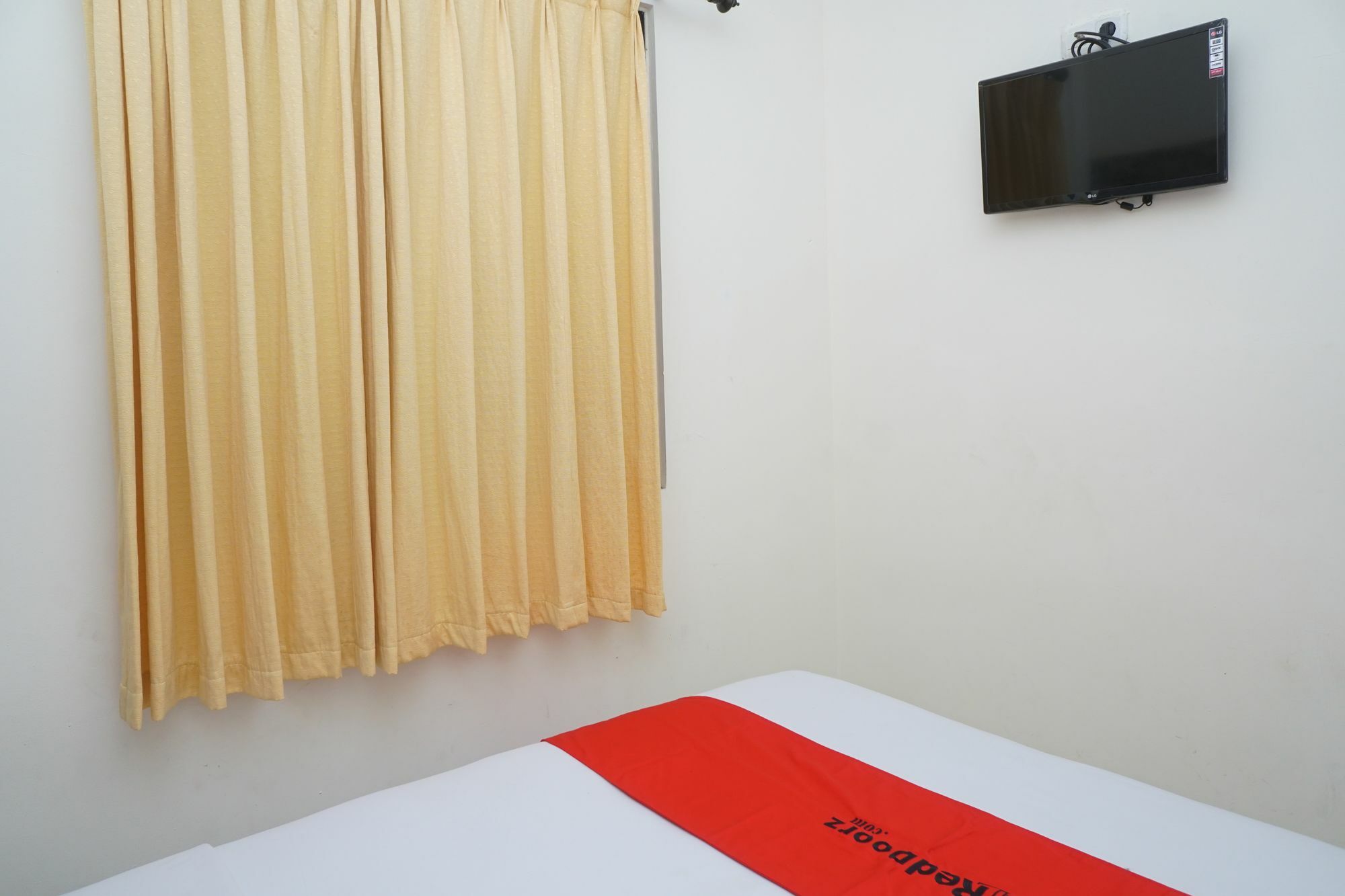Reddoorz Plus @ Ciumbuleuit Area Bandung Buitenkant foto