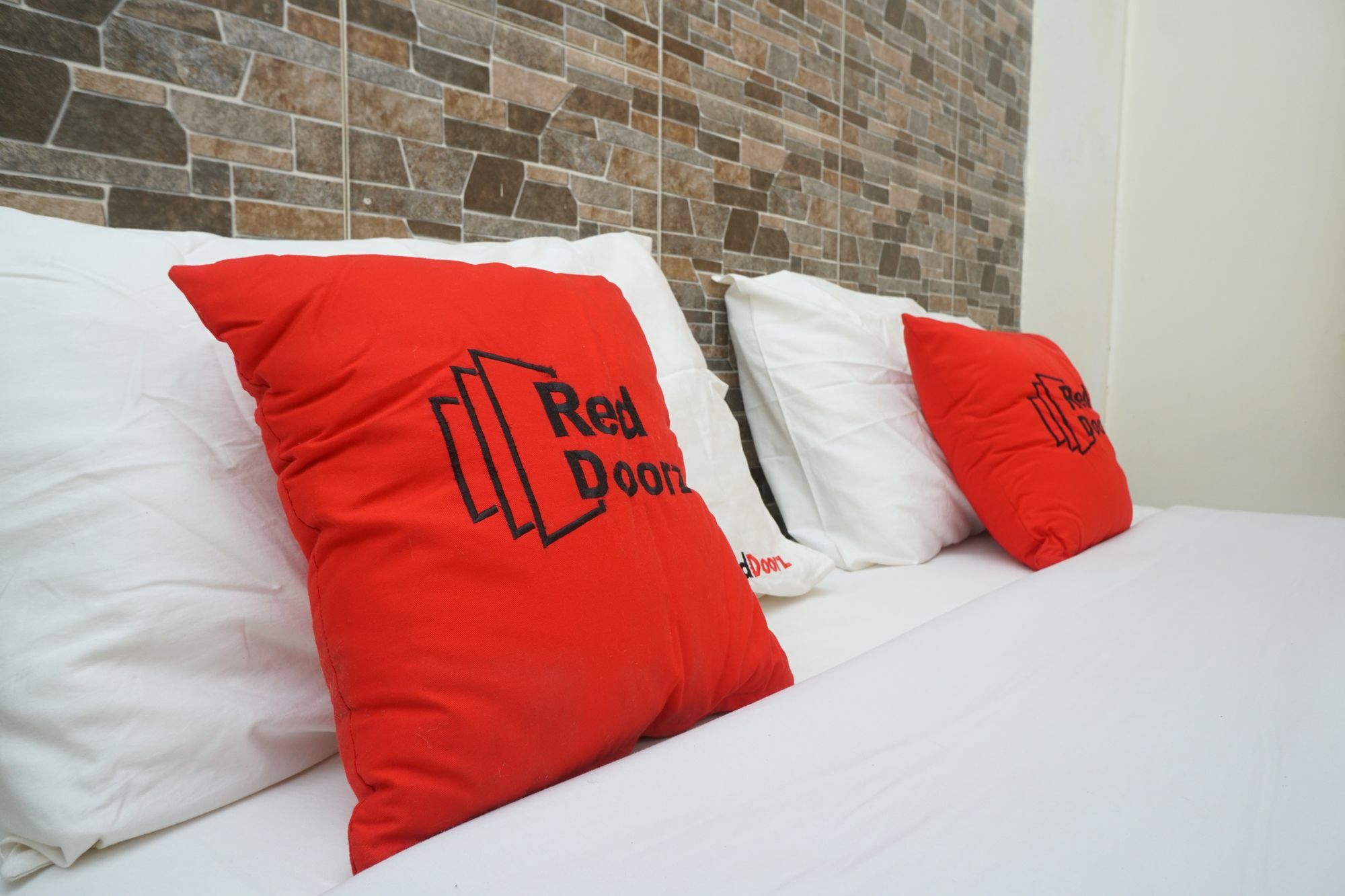 Reddoorz Plus @ Ciumbuleuit Area Bandung Buitenkant foto