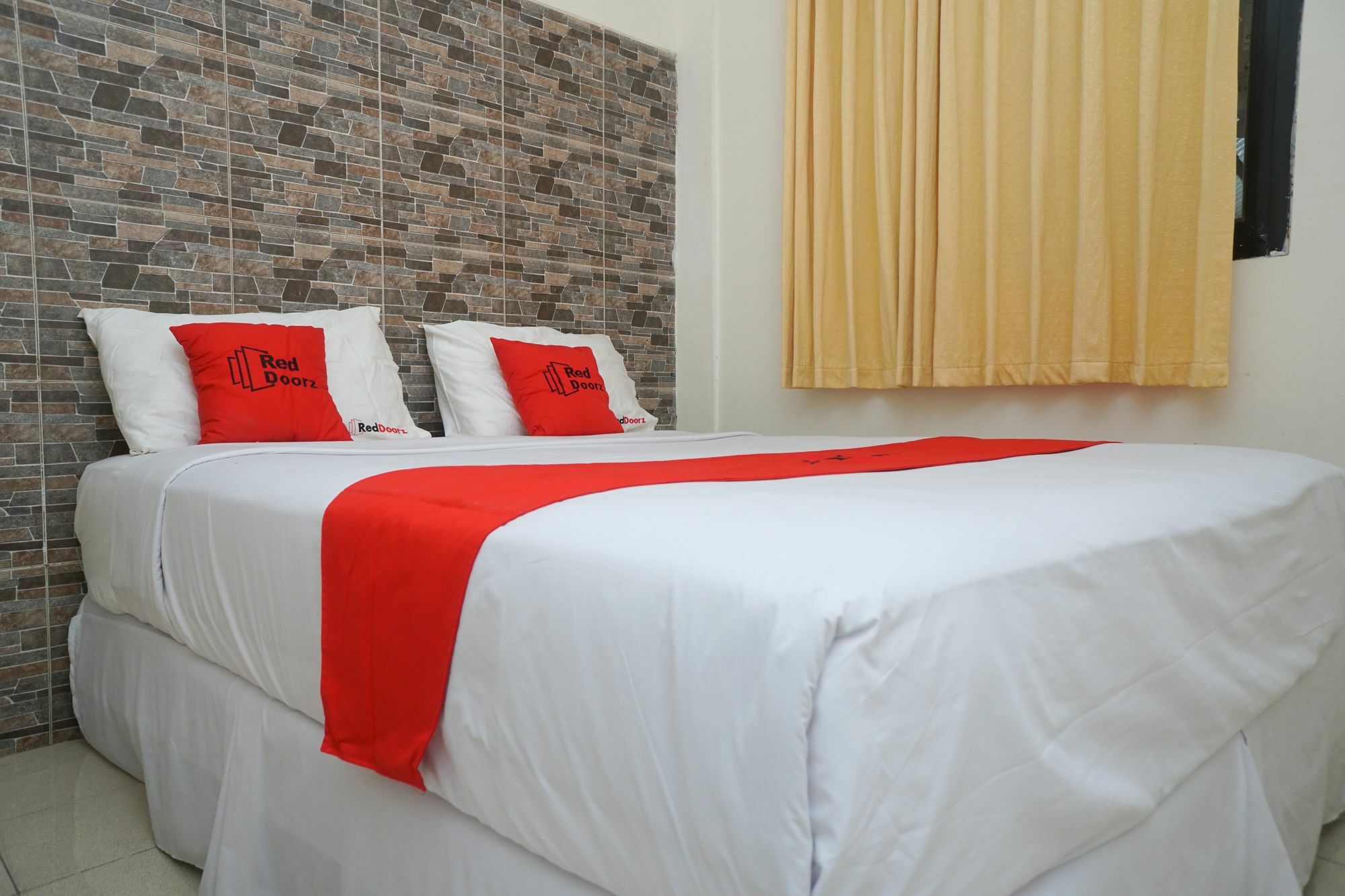 Reddoorz Plus @ Ciumbuleuit Area Bandung Buitenkant foto