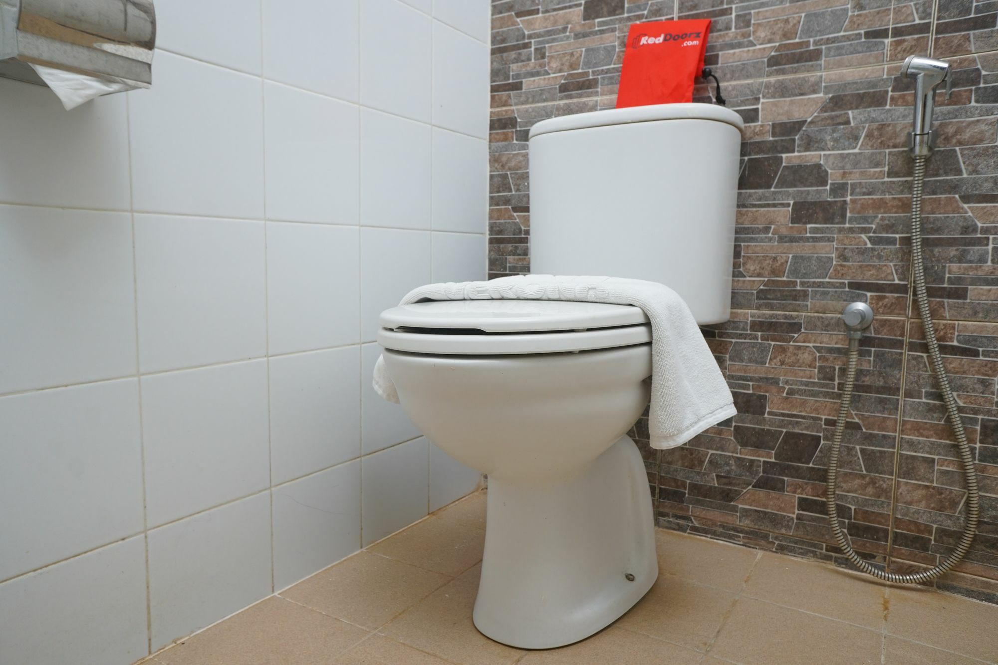 Reddoorz Plus @ Ciumbuleuit Area Bandung Buitenkant foto